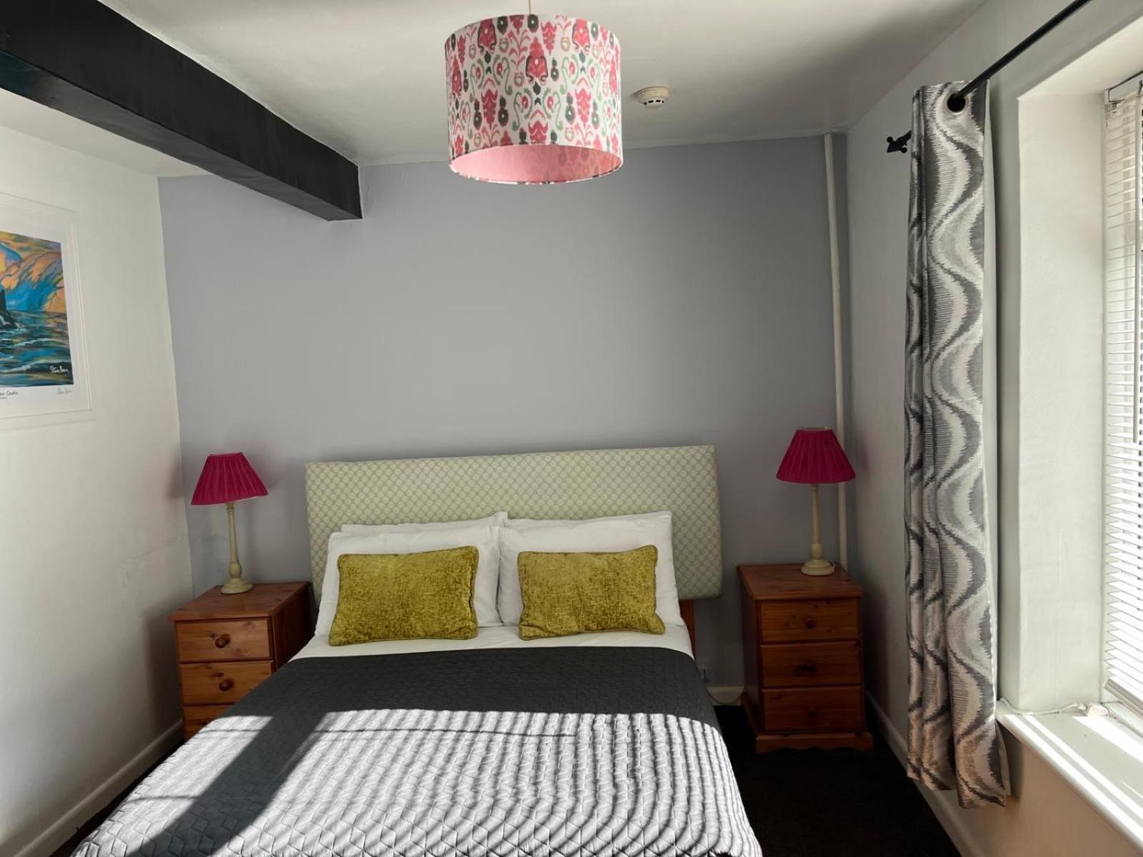 Smugglers Hotel Brixham Bagian luar foto